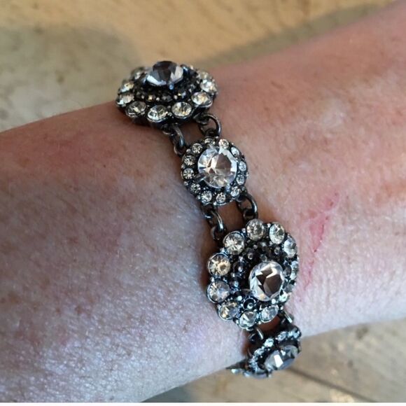 QUALITY CRYSTAL & Metal Jeweled Bracelet - Picture 7 of 8